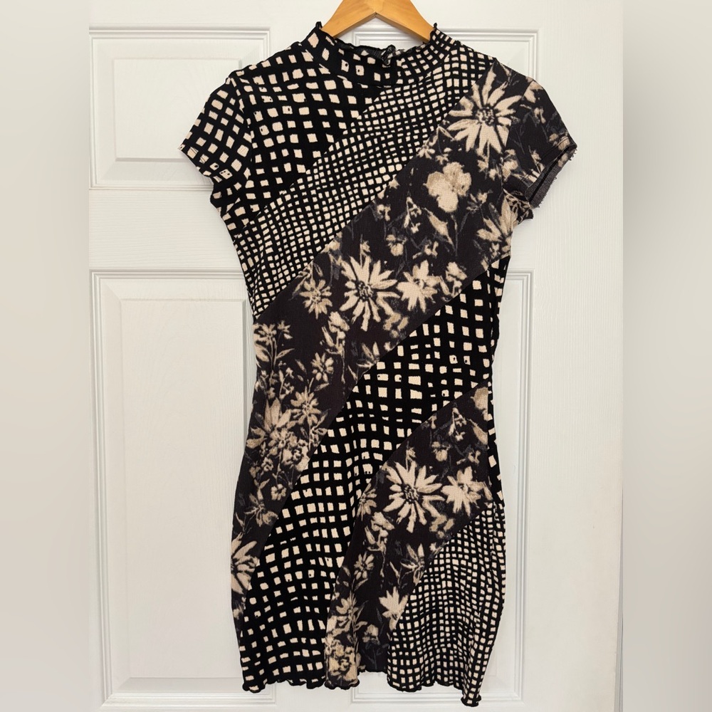 Urban Outfitters Black and Cream Geometric Knit Top